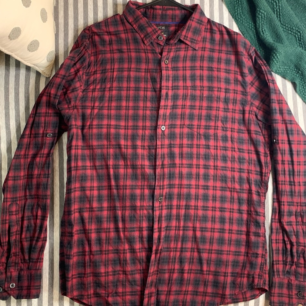 Apt 9 Modern Fit long sleeve button down. Size: Medium